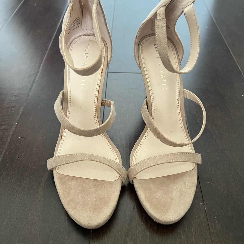 Kelly & Katie Women's Tan Strappy Sandals